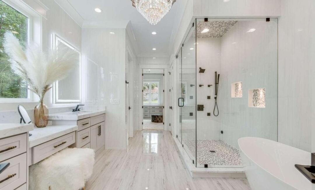 Luxury master bath